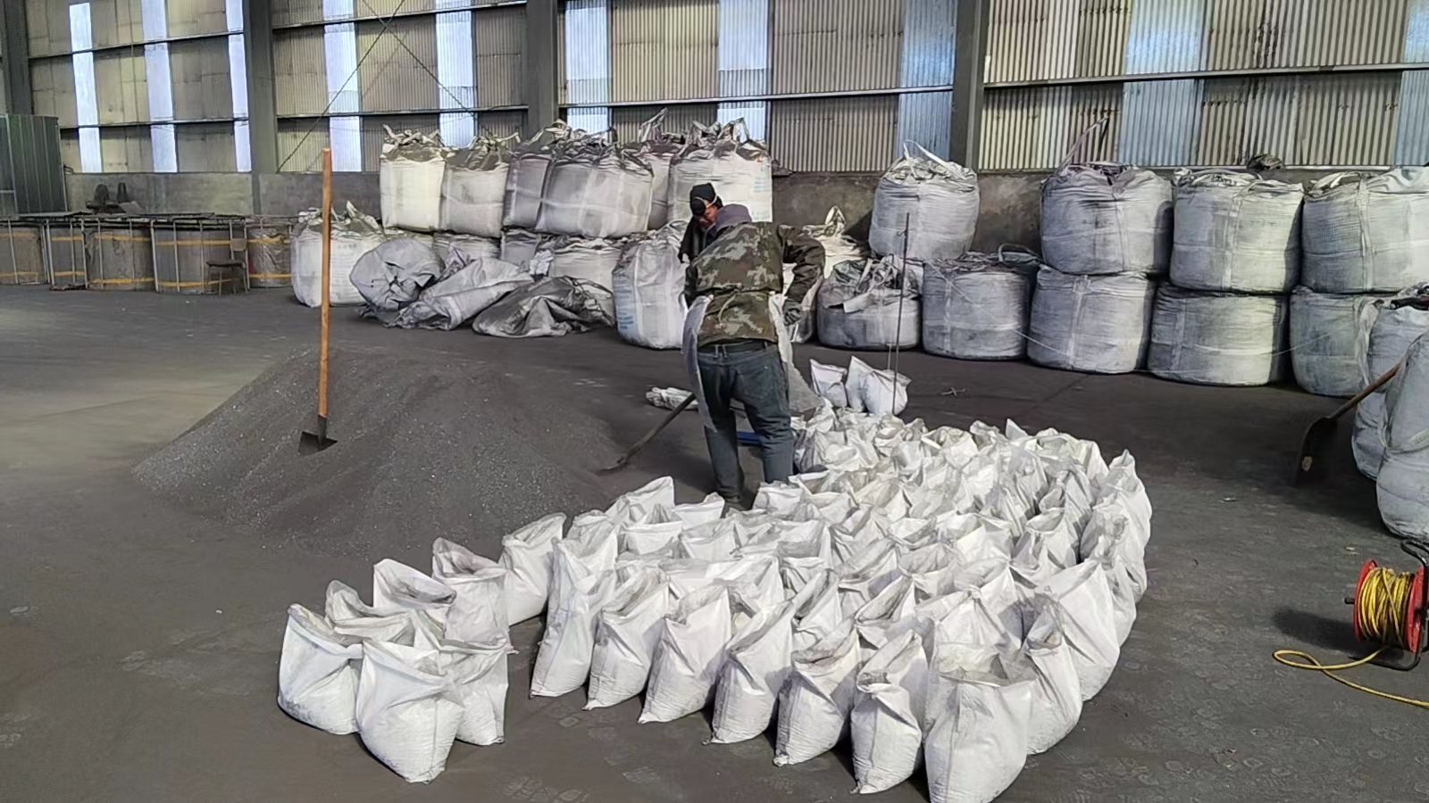 安陽(yáng)源泰冶金3月19日發(fā)貨—— 硅鈣粒發(fā)往福建