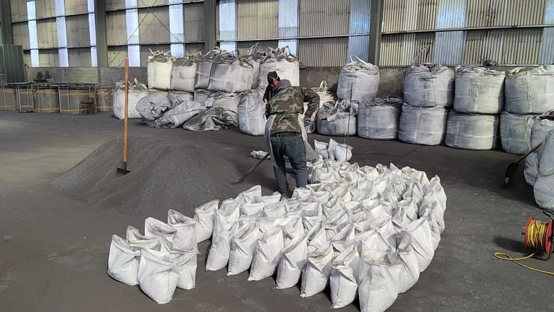 安陽源泰冶金3月19日發(fā)貨—— 硅鈣粒發(fā)往福建